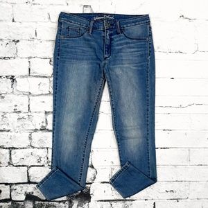 Universal Thread Medium Wash Mid-Rise Jeans